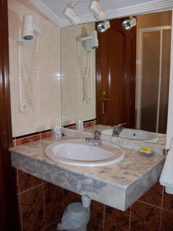 Hostal Virgen Del Villar Laguna de Duero Phòng bức ảnh