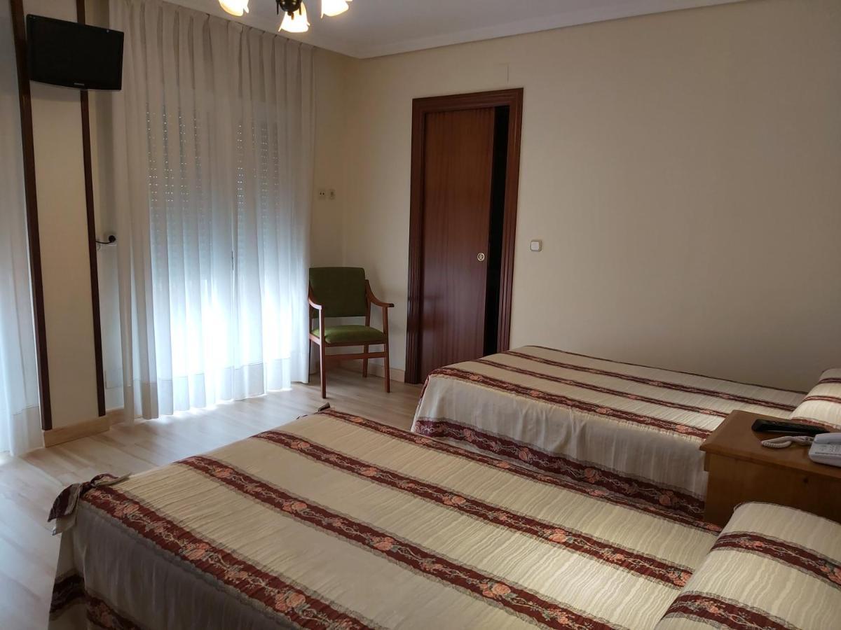 Hostal Virgen Del Villar Laguna de Duero Ngoại thất bức ảnh